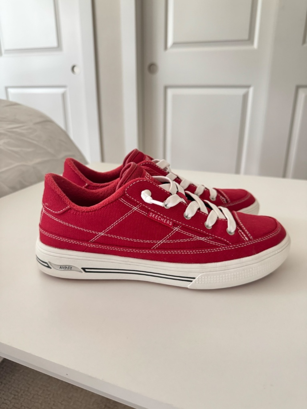 Women Red Sketchers Arch Fit Arcade - Arcata | Size 10 - Picture 2 of 9
